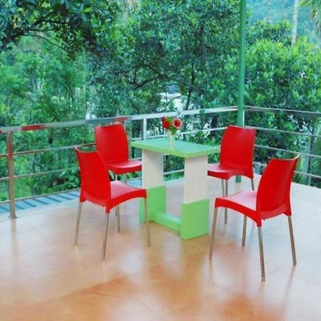 Thekkady Spice Valley Holiday Hotel Exteriör bild