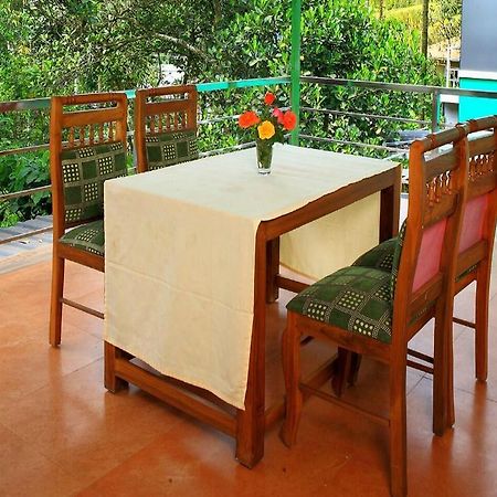 Thekkady Spice Valley Holiday Hotel Exteriör bild