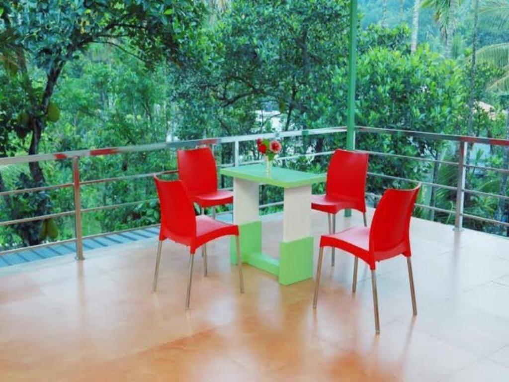 Thekkady Spice Valley Holiday Hotel Exteriör bild
