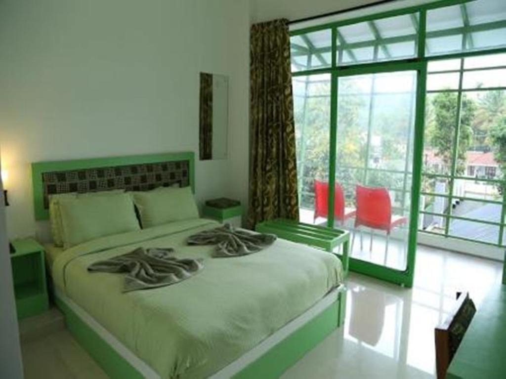 Thekkady Spice Valley Holiday Hotel Exteriör bild